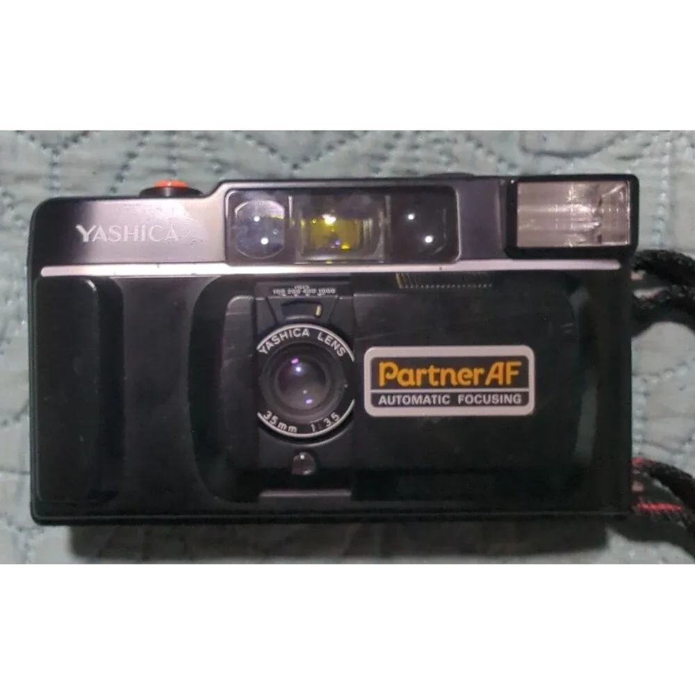 Vintage 80's Yashica Partner AF 35mm Point & Shoot Film Camera Untested